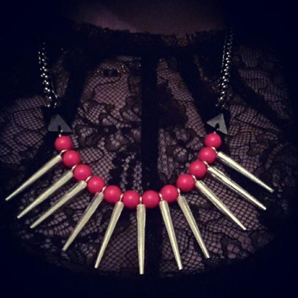 glam-punk-tribe-neon-pink-spike-necklace 1364336458 4