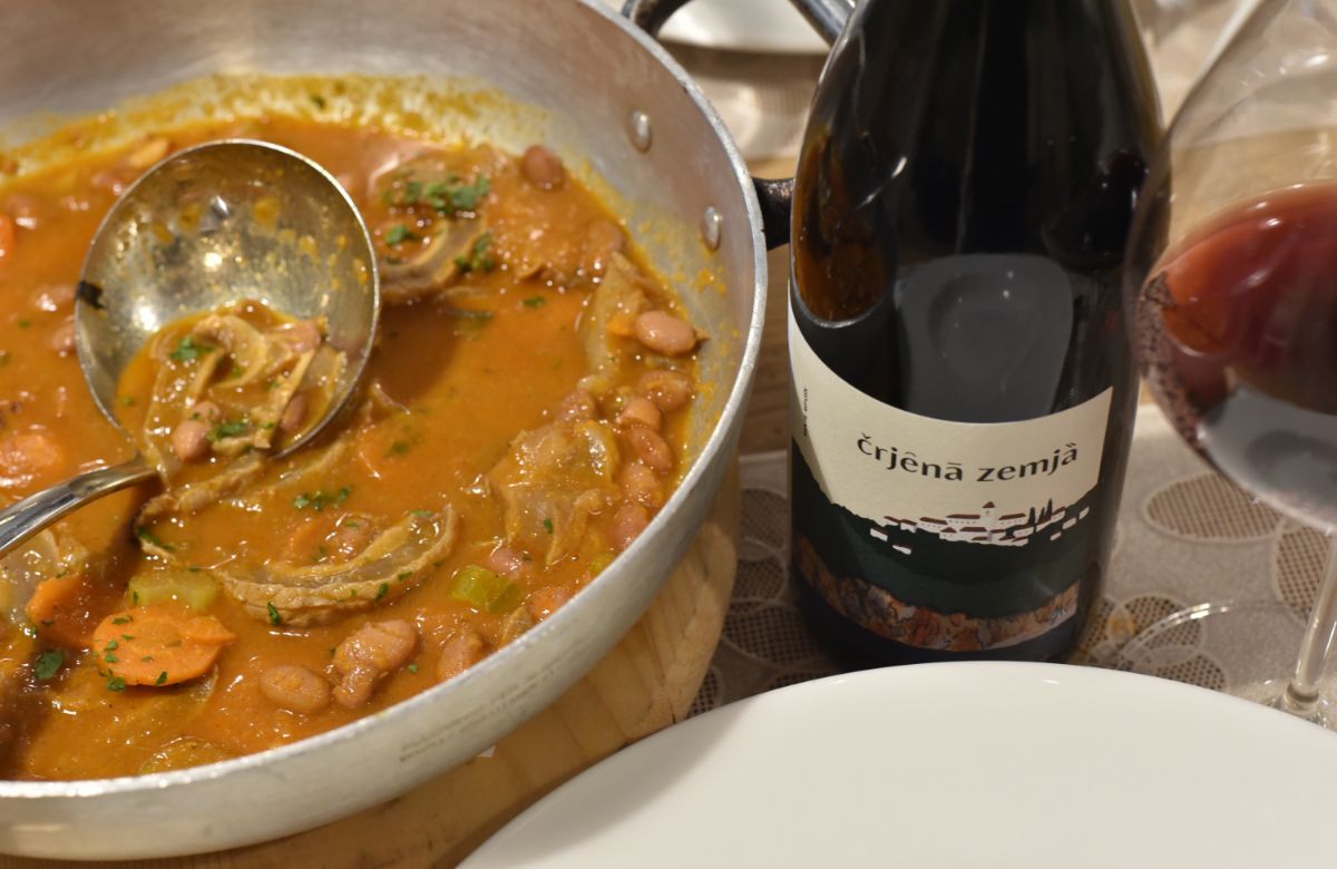 8 Tripice od grdobine i Kapić Črjena zemja