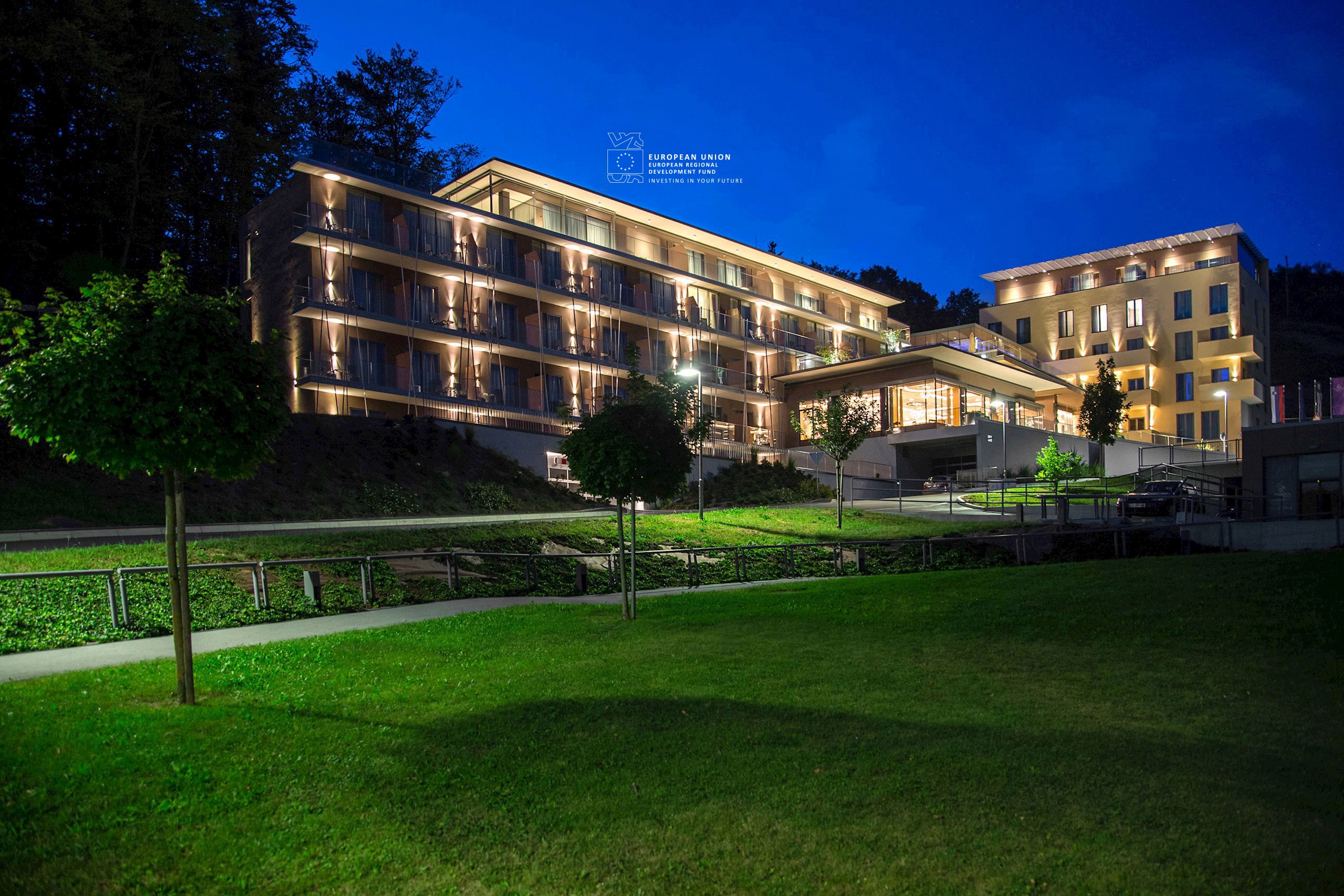 atlantida botique hotel nocna panorama logo transp en