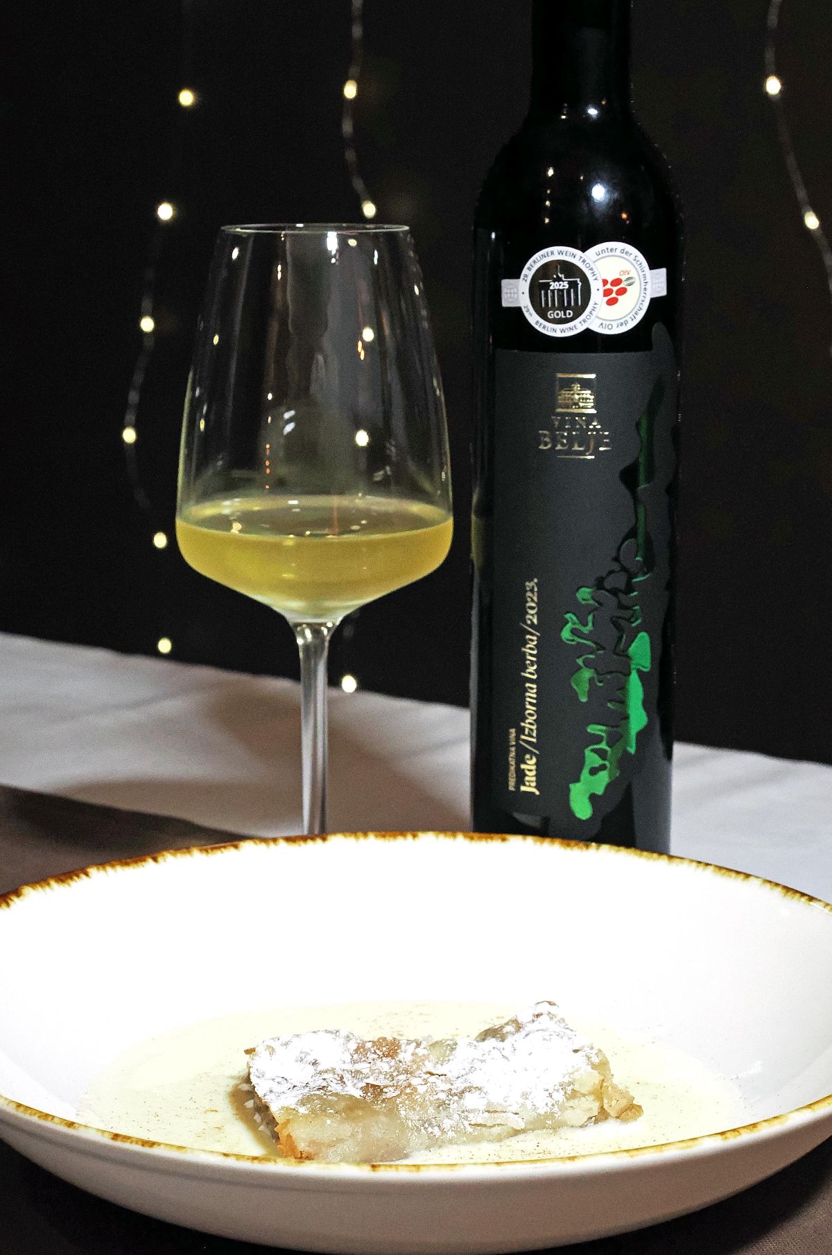 9 Štrudla od jabuka na kremi od vanilije i Belje Jade