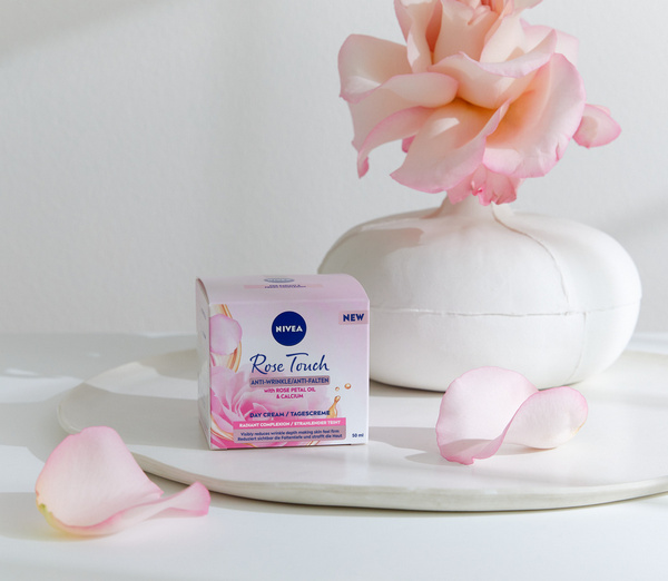 NIVEA Rose Touch dnevna krema protiv bora cr