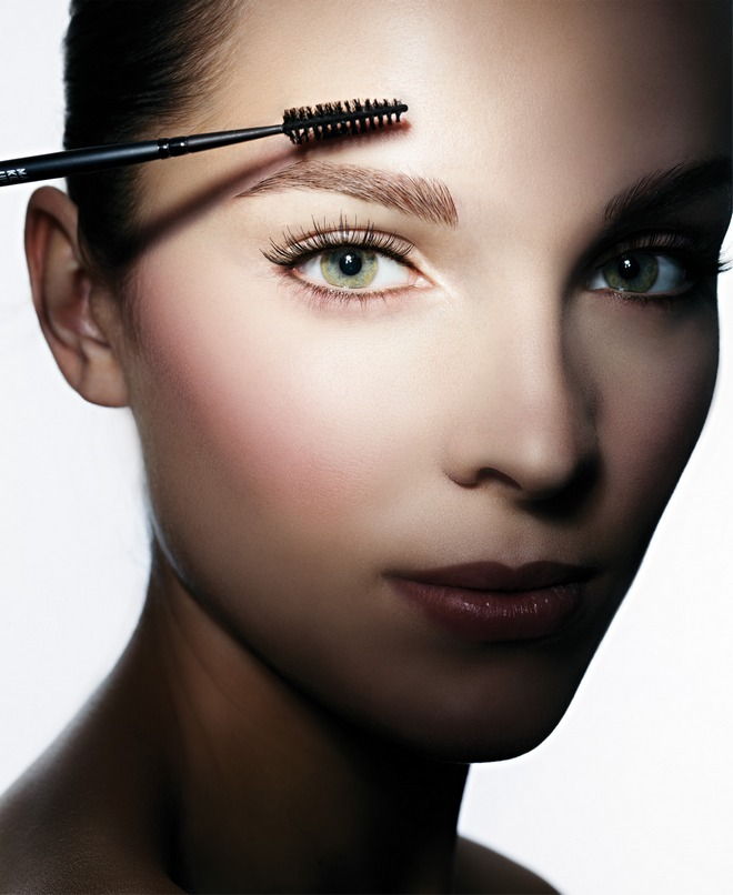 MuF EyeBrowDefintion Girl