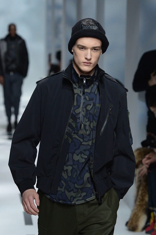 533437873FB00036 Y 3 Runway