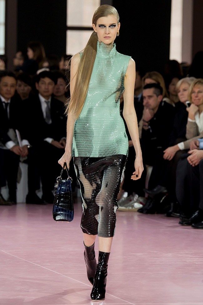 dior-fall-winter-2015-runway22