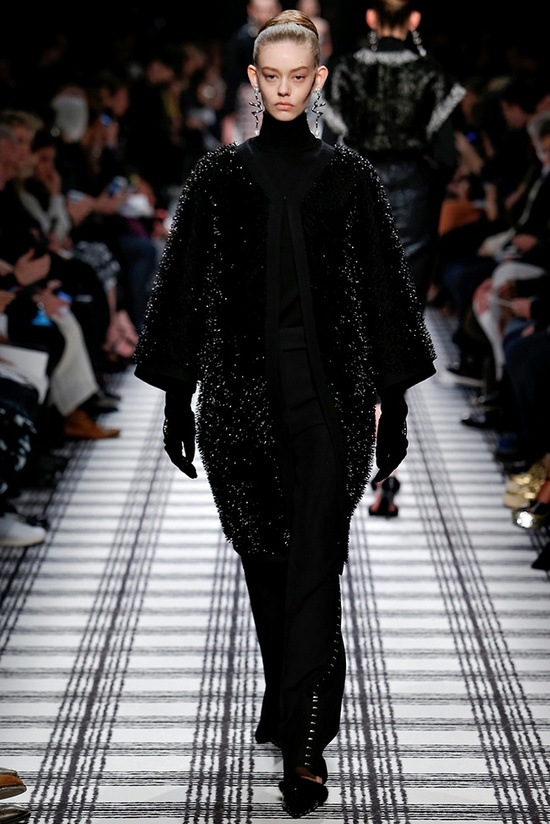 balenciaga-fall-winter-2015-runway12