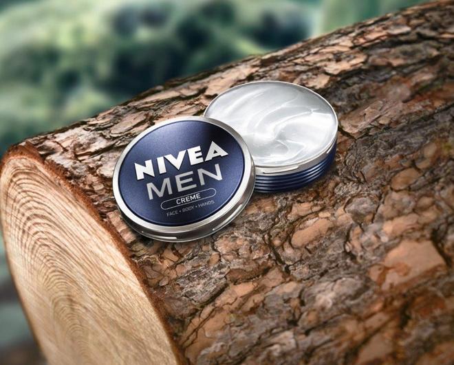 NIVEA MEN Creme on tree