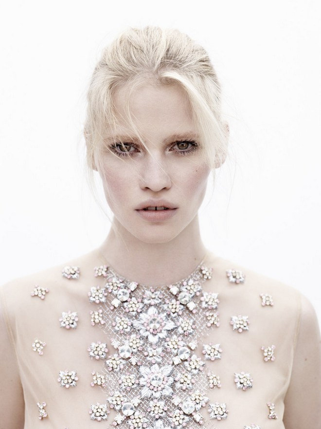 lara-stone-vogue-2