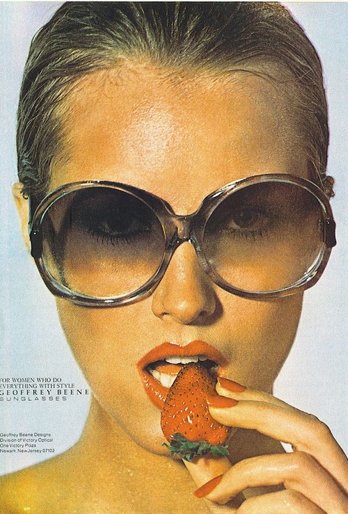 blog geoffrey-beene-sunglasses-ad-vogue-june-1977