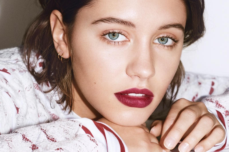 Iris-Law-Burberry-Beauty-Campaign01
