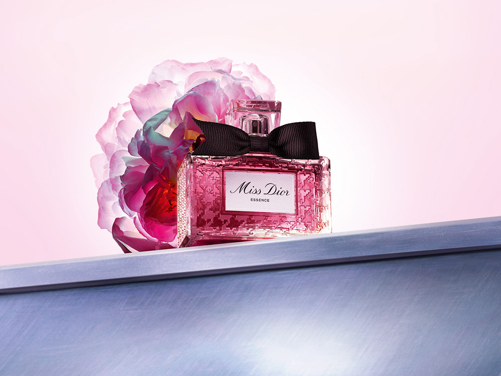 F106 MD ESSENCE 25 P01O Hero Fleur MD F39