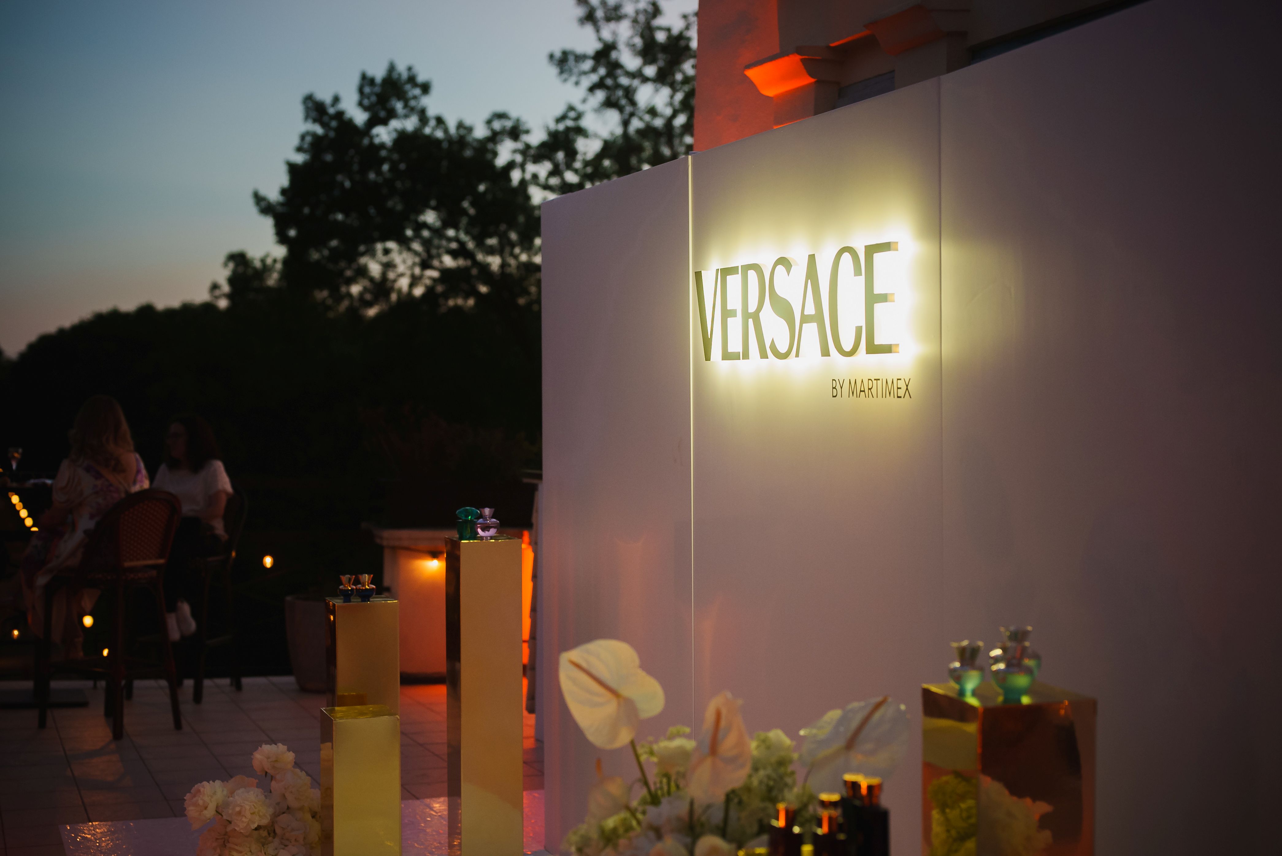 VERSACE BY MARTIMEX usred zelenila divnog Maksimira / cocktail party posvećen kultnim mirisima autentičnog talijanskog brenda. Dress code - bijela
