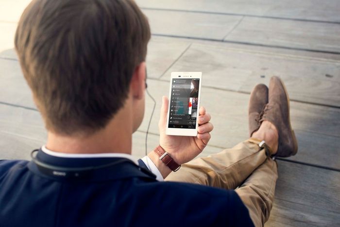 9 Xperia T3 Lifestyle In Use-72dpi