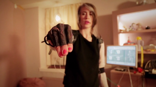 imogen-heap-gesture-2 644