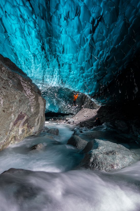 Sony Guides Ice Caves-4