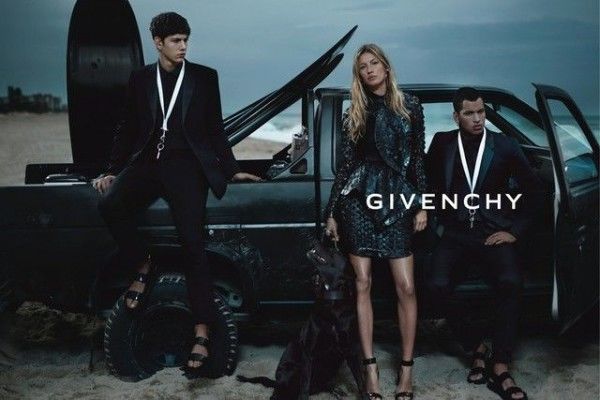 07 Givenchy FW15 Ad Mert Alas Marcus Piggott