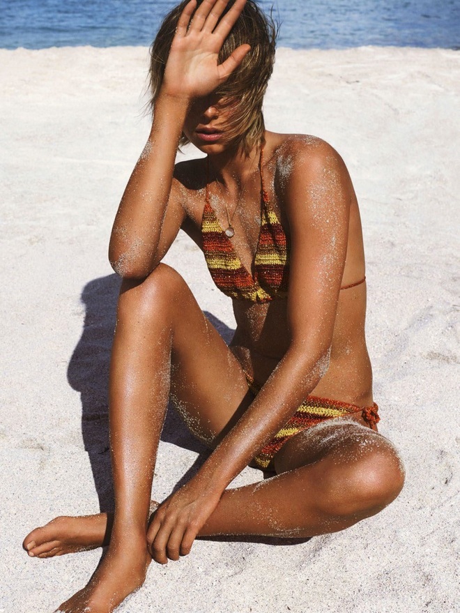 Edie Campbell Swimsuit Editorial01
