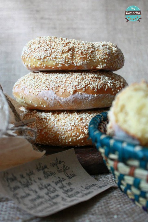 Domacica-kruh-sezam